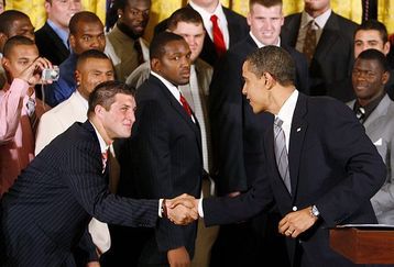 Obama_and_tim_tebow_feature