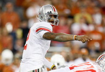 GLENDALE, AZ - JANUARY 05:  Terrelle Pryor #2 of the Ohio State Buckeyes snaps the ball against the Texas Longhorns during the Tostitos Fiesta Bowl Game on January 5, 2009 at University of Phoenix Stadium in Glendale, Arizona.  (Photo by Jeff Gross/Getty Images)