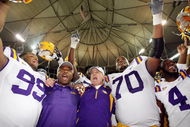 ATLANTA - DECEMBER 31: Head coach Les Miles (center) and the LSU Tigers celebrate after a 38-3 win over the Georgia Tech Yellow Jackets in the Chick-fil-A Bowl on December 31, 2008 at the Georgia Dome in Atlanta, Georgia. (Photo by Kevin C. Cox/Getty Images)