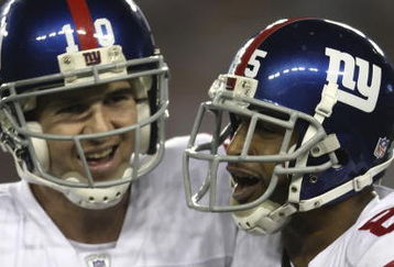GLENDALE, AZ - FEBRUARY 03:  (R-L) David Tyree #85 and Eli Manning #10 of the New York Giants celebrate after Manning threw a 5-yard touchdown to Tyree in the fourth quarter against the New England Patriots during Super Bowl XLII on February 3, 2008 at the University of Phoenix Stadium in Glendale, Arizona.  (Photo by Elsa/Getty Images)