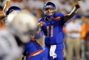 BOISE, ID - SEPTEMBER 3:  Kellen Moore #11 of Boise State throws a pass against the Oregon Ducks in first quarter of the game on September 3, 2009 at Broncos Stadium in Boise, Idaho. (Photo by Steve Dykes/Getty Images)