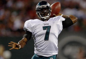EAST RUTHERFORD, NJ - SEPTEMBER 3: Michael Vick #7 of the Philadelphia Eagles throws a pass during the game against the New York Jets on September 3, 2009 at Giants Stadium in East Rutherford, New Jersey. (Photo by Jared Wickerham/Getty Images)