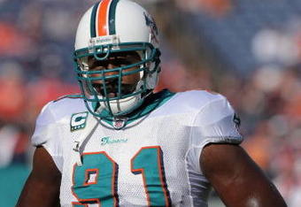 DENVER - NOVEMBER 02:  Defensive end Vonnie Holliday #91 of the Miami Dolphins warms up prior to facing the Denver Broncos during NFL action at Invesco Field at Mile High on November 2, 2008 in Denver, Colorado. The Dolphins defeated the Broncos 26-17.  (Photo by Doug Pensinger/Getty Images)