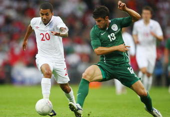 LONDON, ENGLAND - SEPTEMBER 05:  Aaron Lennon (L) of England holds off the challenge of Bojan Jokic (R) of Slovenia during the International Friendly match between England and Slovenia at Wembley Stadium on September 5, 2009 in London, England.  (Photo by Jamie McDonald/Getty Images)