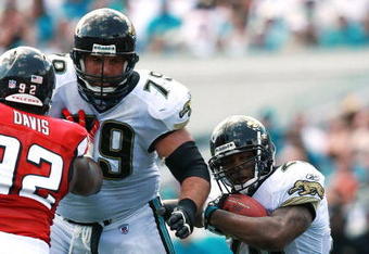 JACKSONVILLE, FL - SEPTEMBER 16:  Running back Fred Taylor #28 of the Jacksonville Jaguars runs into the back of lineman Tony Pashos #79 as he blocks defensive end Chauncey Davis #92 of the Atlanta Falcons at Alltel Stadium September 16, 2007 in Jacksonville, Florida. The Jaguars defeated the Falcons 13-7.  (Photo by Doug Benc/Getty Images)