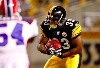 PITTSBURGH - AUGUST 29: Running back Isaac Redman #33 of the Pittsburgh Steelers carries the ball in the third quarter during the game against the Buffalo Bills at Heinz Field on August 29, 2009 in Pittsburgh, Pennsylvania. (Photo by Gregory Shamus/Getty Images)