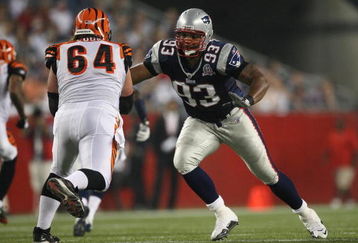 FOXBORO, MA - AUGUST 20:  Richard Seymour #93 of the New England Patriots rushes the quarterback against Kyle Cook #64 of the Cincinnati Bengals during their preseason game at Gillette Stadium on August 20, 2009 in Foxboro, Massachusetts.  (Photo by Jim Rogash/Getty Images)