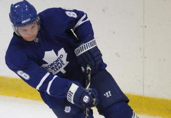MISSISSAUGA, CANADA - AUGUST 26:  Tyler Bozak #86 of the Toronto Maple Leafs skates during the Upper Deck NHL Rookie Debut on August 26, 2009 at the Hershey Centre in Mississauga, Ontario.  (Photo By Dave Sandford/Getty Images)