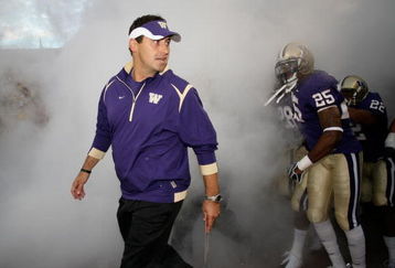 SEATTLE - SEPTEMBER 05:  Head coach Steve Sarkisian of the Washington Huskies leads his team out of the tunnel prior to the game against the LSU Tigers on September 5, 2009 at Husky Stadium in Seattle, Washington. (Photo by Otto Greule Jr/Getty Images)