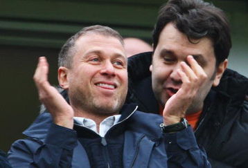 LONDON - FEBRUARY 28:  Chelsea owner Roman Abramovich celebrates in the grandstand following the Barclays Premier League match between Chelsea and Wigan Athletic at Stamford Bridge on February 28, 2009 in London, England.  (Photo by Phil Cole/Getty Images)