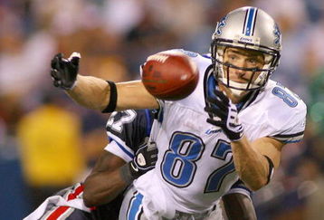 ORCHARD PARK, NY - SEPTEMBER 03: Dane Looker #87 of Detroit Lions wasn't able to make the catch on this pass as Reggie Corner #27 of the Buffalo Bills defends at Ralph Wilson Stadium on September 3, 2009 in Orchard Park, New York.  (Photo by Rick Stewart/Getty Images)