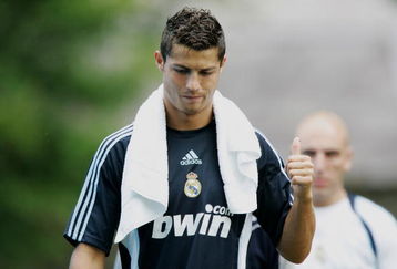 KILDARE, IRELAND - JULY 14:  Cristiano Ronaldo of Real Madrid gives the thumbs up during the Real Madrid pre-season training camp at Carton House Hotel  on July 14, 2009 in Kildare, Ireland. (Photo by Patrick Bolger/Getty Images)