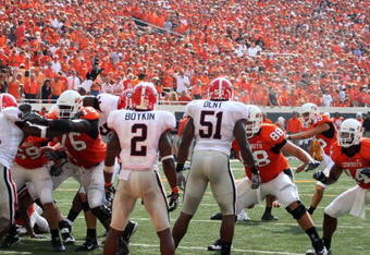 STILLWATER, OK - SEPTEMBER 5: Kicker Dan Bailey #95 of the Oklahoma State Cowboys kicks for the extra point  against the Georgia Bulldogs in the third quarter of the game at Boone Pickens Stadium on September 5, 2009 in Stillwater, Oklahoma. (Photo by Christian Petersen/Getty Images)