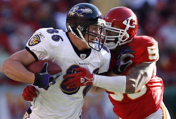 KANSAS CITY, MO - DECEMBER 10:  Derrick Johnson #56 of the Kansas City Chiefs attempts to tackle Todd Heap #86 of the Baltimore Ravens at Arrowhead Stadium December 10, 2006 in Kansas City, Missouri. The Ravens beat the Chiefs 20-10.  (Photo by Dilip Vishwanat/Getty Images)