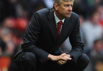 MANCHESTER, ENGLAND - AUGUST 29:  Arsenal Manager Arsene Wenger watches the action during the Barclays Premier League match between Manchester United and Arsenal at Old Trafford on August 29, 2009 in Manchester, England.  (Photo by Laurence Griffiths/Getty Images)