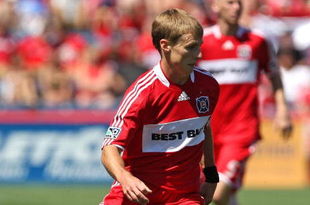 BRIDGEVIEW, IL - MAY 31: Chris Rolfe #17 of the Chicago Fire controls the ball against FC Dallas on May 31, 2009 at Toyota Park in Bridgeview, Illinois. FC Dallas defeated the Fire 3-0. (Photo by Jonathan Daniel/Getty Images)