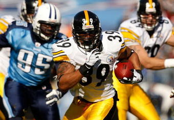 NASHVILLE, TN - DECEMBER 21:  Willie Parker #39 of the Pittsburgh Steelers runs with the ball agianst the Tennessee Titans during their game on December 21, 2008 at LP Field in Nashville, Tennessee.  (Photo by Streeter Lecka/Getty Images)