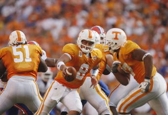 KNOXVILLE, TN - SEPTEMBER 20: Quarterback Jonathan Crompton #8 of the Tennessee Volunteers hands off the ball against the Florida Gators at Neyland Stadium on September 20, 2008 in Knoxville, Tennessee.  (Photo by Streeter Lecka/Getty Images)