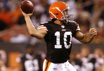 CLEVELAND - AUGUST 29:  Brady Quinn #10 of the Cleveland Browns passes to a receiver against the Tennessee Titans at Cleveland Browns Stadium on August 29, 2009 in Cleveland, Ohio.  (Photo by Matt Sullivan/Getty Images)