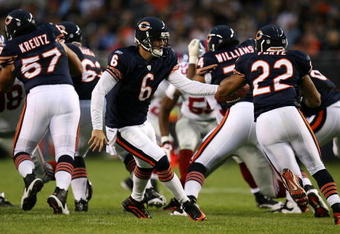 CHICAGO - AUGUST 22: Quarterback Jay Cutler #6 of the Chicago Bears hands the ball off to Matt Forte #22 against the New York Giants during their preseason NFL game at Soldier Field on August 22, 2009 in Chicago, Illinois.  (Photo by Jonathan Daniel/Getty Images)
