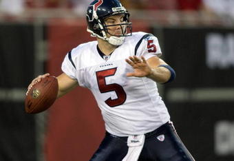 TAMPA, FL - SEPTEMBER 04:  Quarterback Rex Grossman #5 of the Houston Texans  looks for an open receiver against the Tampa Bay Buccaneers during a preseason game at Raymond James Stadium on September 4, 2009 in Tampa, Florida.  (Photo by J. Meric/Getty Images)