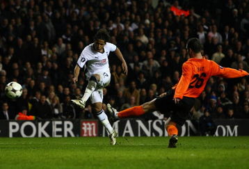 LONDON - FEBRUARY 26: Giovani of Tottenham Hotspur scores his team's first goal during the UEFA Cup round of 32, second leg match between Tottenham Hotspur and Shakhtar Donesk at White Hart Lane on February 26, 2009 in London, England.  (Photo by Clive Rose/Getty Images)