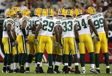 GLENDALE, AZ - AUGUST 28:  The Green Bay Packers offense huddles up during the preseason NFL game against the Arizona Cardinals at the Universtity of Phoenix Stadium on August 28, 2009 in Glendale, Arizona. The Packers defeated the Cardinals 44-37.  (Photo by Christian Petersen/Getty Images)