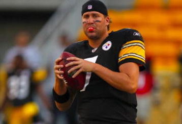 PITTSBURGH - AUGUST 29:  Quarterback Ben Roethlisberger #7 of the Pittsburgh Steelers looks to pass during warm ups before the game against the Buffalo Bills at Heinz Field on August 29, 2009 in Pittsburgh, Pennsylvania. (Photo by Gregory Shamus/Getty Images)