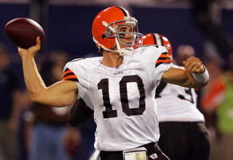 EAST RUTHERFORD, NJ - AUGUST 18:  Brady Quinn #10 of the Cleveland Browns throws a pass against the New York Giants on August 18, 2008 at Giants Stadium in East Rutherford, New Jersey.  (Photo by Jim McIsaac/Getty Images)
