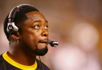 PITTSBURGH - AUGUST 13:  Head Coach Mike Tomlin of the Pittsburgh Steelers watches from the sidelines during the preseason NFL game against the Arizona Cardinals at Heinz Field on August 13, 2009 in Pittsburgh, Pennsylvania.  The Steelers won 20-10.  (Photo by Rick Stewart/Getty Images)
