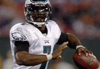 EAST RUTHERFORD, NJ - SEPTEMBER 3: Michael Vick #7 of the Philadelphia Eagles throws a pass during the game against the New York Jets on September 3, 2009 at Giants Stadium in East Rutherford, New Jersey. (Photo by Jared Wickerham/Getty Images)