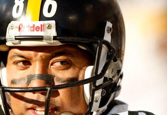 NASHVILLE, TN - DECEMBER 21:  Hines Ward #86 of the Pittsburgh Steelers talks to players against the Tennessee Titans during their game on December 21, 2008 at LP Field in Nashville, Tennessee.  (Photo by Streeter Lecka/Getty Images)