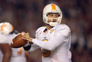 COLUMBIA - NOVEMBER 1:  Quarterback Jonathan Crompton #8 of the Tennessee Volunteers looks to pass the ball during the game against the South Carolina Gamecocks at Williams-Brice Stadium on November 1, 2008 in Columbia, South Carolina. (Photo by: Streeter Lecka/Getty Images)