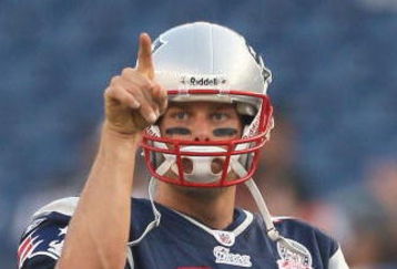 FOXBORO, MA - AUGUST 20:  Tom Brady #12 of the New England Patriots prepares to throw before a game against the Cincinnati Bengals at Gillette Stadium on August 20, 2009 in Foxboro, Massachusetts. (Photo by Jim Rogash/Getty Images)