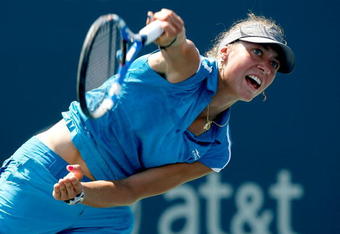 NEW HAVEN, CT - AUGUST 26:  Yanina Wickmayer of Belgium serves to Svetlana Kuznetsova of Russia during the Pilot Pen Tennis tournament at the Connecticut Tennis Center at Yale on August 26, 2009 in New Haven, Connecticut.  (Photo by Matthew Stockman/Getty Images)