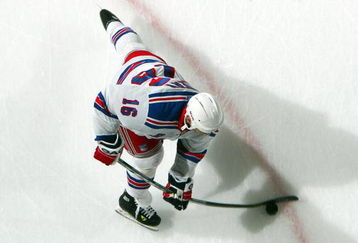 UNIONDALE, NY - MARCH 05:  Sean Avery #16 of the New York Rangers warms up before playing against the New York Islanders on March 5, 2009 at Nassau Coliseum in Uniondale, New York.  (Photo by Jim McIsaac/Getty Images)