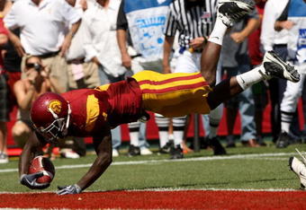 LOS ANGELES, CA - SEPTEMBER 05:  Running back Joe McKnight #4 of  the USC Trojans dives into the end zone for a touchdown against the San Jose State Spartans on September 5, 2009 at the Los Angeles Coliseum in Los Angeles, California.  (Photo by Stephen Dunn/Getty Images)