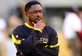 PITTSBURGH - AUGUST 29:  Head coach Mike Tomlin of the Pittsburgh Steelers watches the pre game action before the game against the Buffalo Bills at Heinz Field on August 29, 2009 in Pittsburgh, Pennsylvania. (Photo by Gregory Shamus/Getty Images)