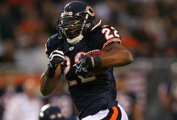 CHICAGO - AUGUST 22: Matt Forte #22 of the Chicago Bears runs for a touchdown against the New York Giants during a pre-season game on August 22, 2009 at Soldier Field in Chicago, Illinois. The Bears defeated the Giants 17-3. (Photo by Jonathan Daniel/Getty Images)