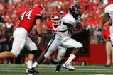 PISCATAWAY, NJ - SEPTEMBER 07: Armon Binns #80 of the Cincinnati Bearcats runs the ball against the Rutgers Scarlet Knights at Rutgers Stadium on September 7, 2009 in Piscataway, New Jersey.  (Photo by Jim McIsaac/Getty Images)