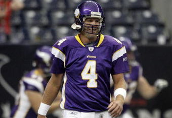 HOUSTON - AUGUST 31:  Quarterback Brett Favre #4 of the Minnesota Vikings looks on during pre-game warm-up prior to the preseasn game against the Houston Texans at Reliant Stadium on August 31, 2009 in Houston, Texas.  (Photo by Bob Levey/Getty Images)