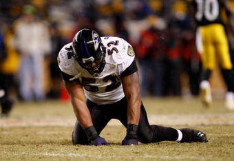 PITTSBURGH - JANUARY 18:  Ray Lewis #52 of the Baltimore Ravens reacts after he dropped a potenial interception against the Pittsburgh Steelers during the AFC Championship game on January 18, 2009 at Heinz Field in Pittsburgh, Pennsylvania.  (Photo by Streeter Lecka/Getty Images)
