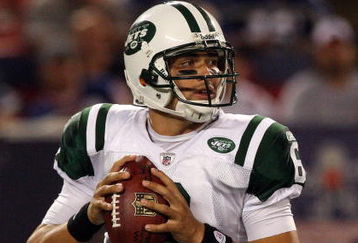 EAST RUTHERFORD, NJ - AUGUST 29:  Mark Sanchez #6 of the New York Jets throws a pass against the New York Giants on August 29, 2009 at Giants Stadium in East Rutherford, New Jersey.  (Photo by Jim McIsaac/Getty Images)