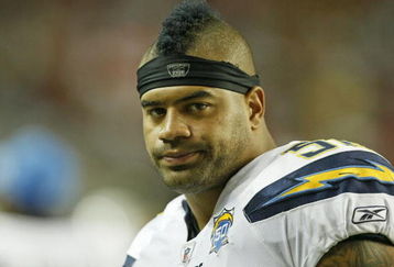 ATLANTA - AUGUST 29:  Linebacker Shawn Merriman #56 of the San Diego Chargers sports a blue mohawk during the game against the Atlanta Falcons at the Georgia Dome on August 29, 2009 in Atlanta, Georgia.  The Falcons beat the Chargers 27-24.  (Photo by Mike Zarrilli/Getty Images)