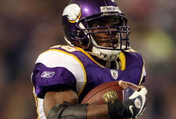 MINNEAPOLIS - DECEMBER 28:   Adrian Peterson #28 of the Minnesota Vikings carries the ball in for a touchdown in the second quarter against the New York Giants on December 28, 2008 at the Hubert H. Humphrey Metrodome in Minneapolis, Minnesota. (Photo by Elsa/Getty Images)