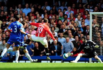 LONDON - APRIL 26:  Wayne rooney of Manchester United (10) shoots past Petr Cech of Chelsea to score their first gosl during the Barclays Premier League match between Chelsea and Manchester United at Stamford Bridge on April 26, 2008 in London, England.  (Photo by Shaun Botterill/Getty Images)