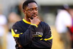 PITTSBURGH - AUGUST 29:  Head coach Mike Tomlin of the Pittsburgh Steelers watches the pre game action before the game against the Buffalo Bills at Heinz Field on August 29, 2009 in Pittsburgh, Pennsylvania. (Photo by Gregory Shamus/Getty Images)