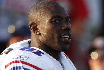 CANTON, OH - AUGUST 9:  Terrell Owens #81 of the Buffalo Billls looks on against the Tennessee Titans prior to the Pro Football Hall of Fame Game at Fawcett Stadium on August 9, 2009 in Canton, Ohio.  (Photo by Joe Robbins/Getty Images)