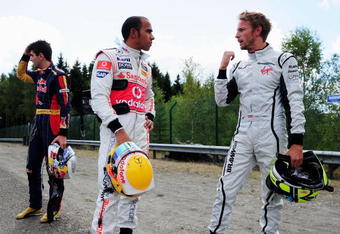 SPA FRANCORCHAMPS, BELGIUM - AUGUST 30:  Jaime Alguersuari (L) of Spain and Scuderia Toro Rosso, Lewis Hamilton (R) of Great Britain and McLaren Mercedes and Jenson Button (C) of Great Britain and Brawn GP retire early after crashing out on the first lap of the Belgian Grand Prix at the Circuit of Spa Francorchamps on August 30, 2009 in Spa Francorchamps, Belgium.  (Photo by Clive Mason/Getty Images)