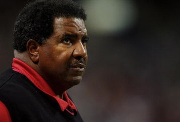 ST. LOUIS, MO - DECEMBER 3:  Head coach Dennis Green of the Arizona Cardinals looks on as his team plays the St. Louis Rams at the Edward Jones Dome on December 3, 2006 in St. Louis, Missouri.  The Cardinals beat the Rams 34-20.  (Photo by Dilip Vishwanat/Getty Images) 